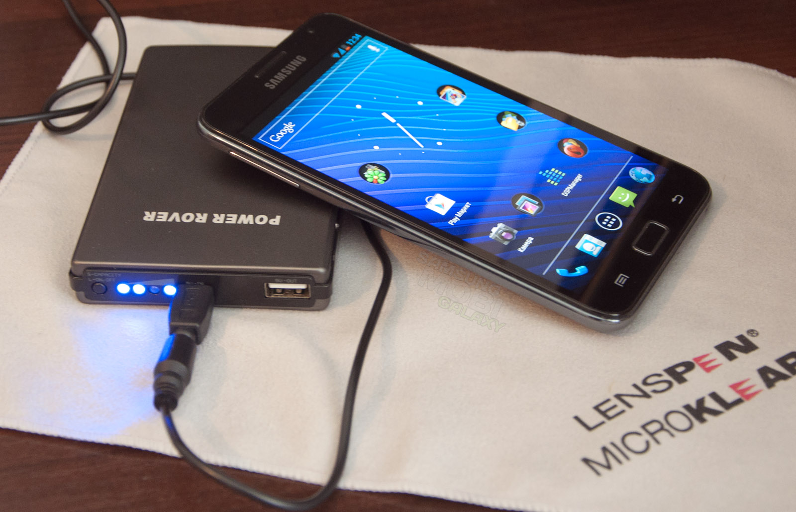 Зарядное устройство Samsung Pleomax PRO (220, автоадаптер, 4 акк. 2700 mAh