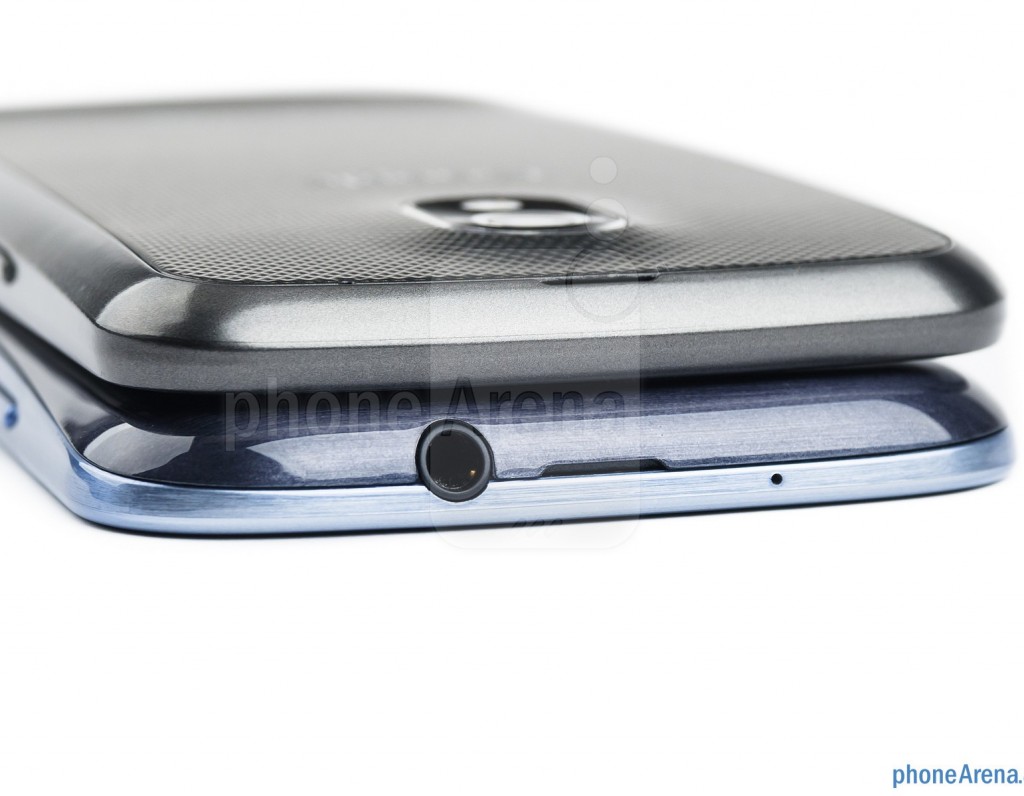 Samsung Galaxy S III против Nexus S, толщина корпуса