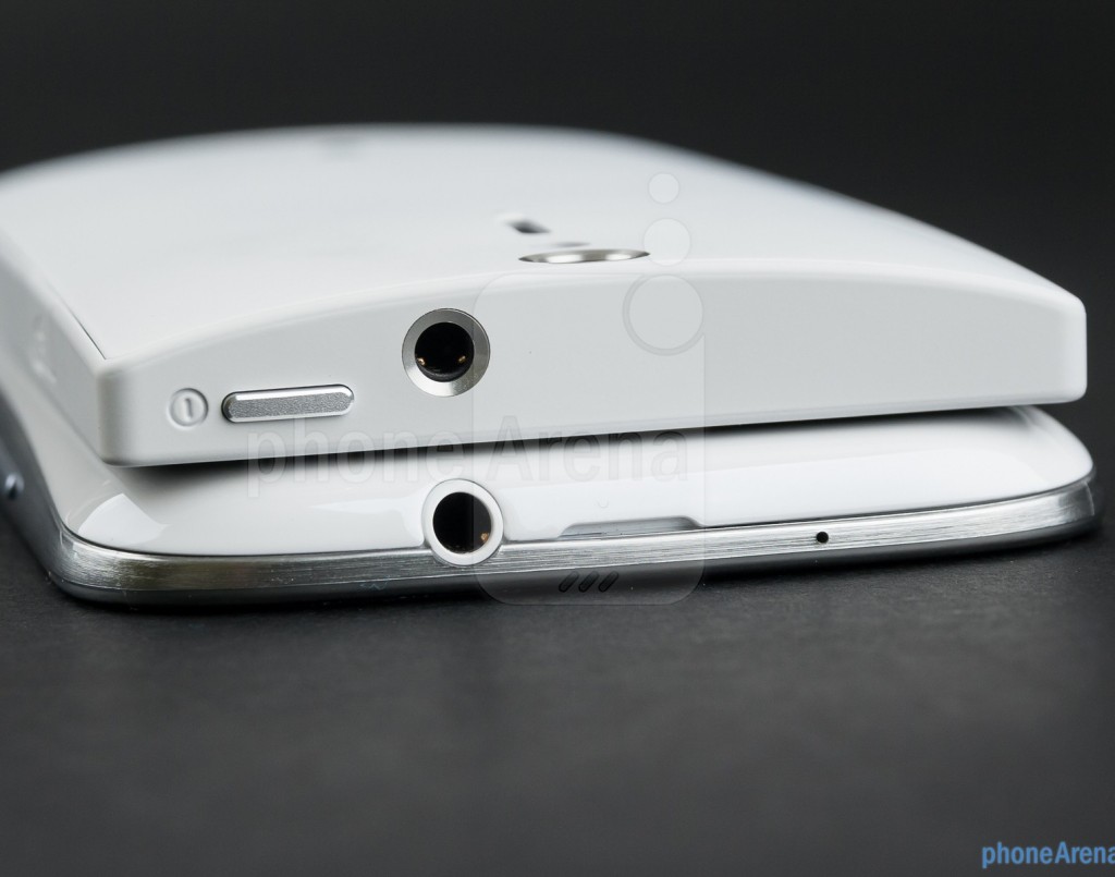 Samsung Galaxy S III против Xperia S, толщина корпуса