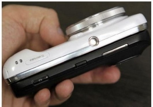 Небольшое сравнение Galaxy S4 Zoom с Galaxy Camera