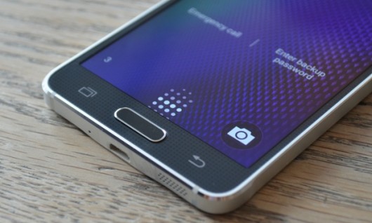 Особенность Samsung Galaxy Alpha - защитное стекло