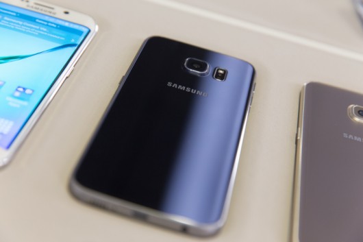 Обновление Galaxy S6 и Galaxy S6 edge экономит заряд батареи